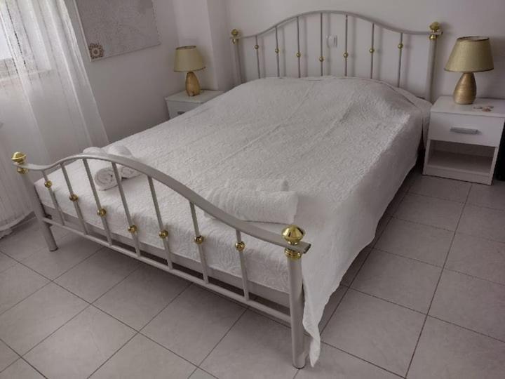 Villa Kadinela, 200M From Kamenjak, Huge Quiet Garden With Barbecue, 2 New Kitchens Premantura Exterior foto